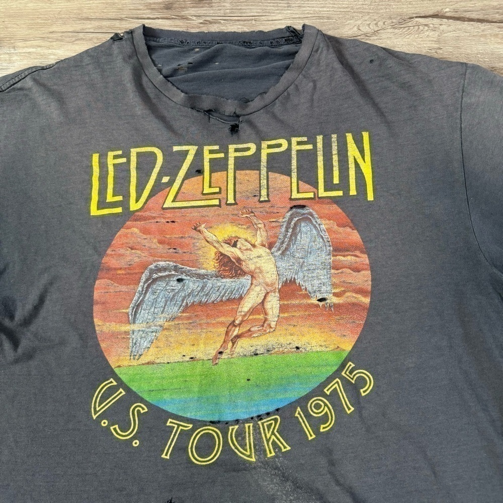 Led Zeppelin thrashed destroyed band t shirt measures 23x27 fits men’s XL - Picture 2 of 5